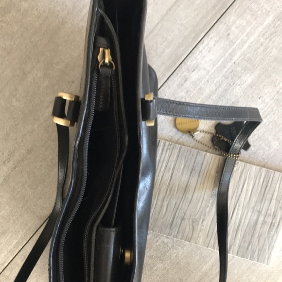 Apostrophe Genuine Leather Black Tote Handbag Purse with Zippered Pocket - Picture 5 of 11